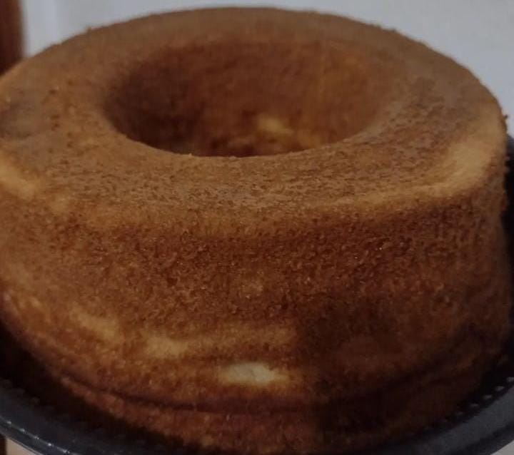 Bolo caseiro dourado